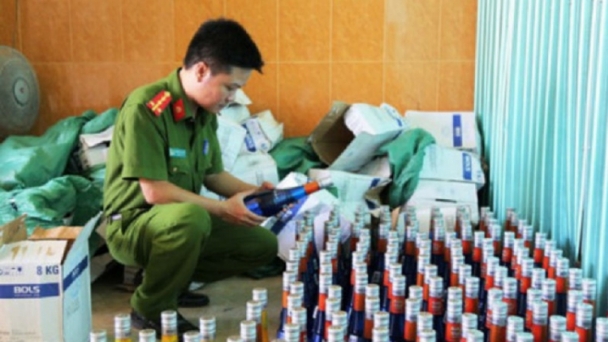 Công an Thừa Thiên - Huế bắt giữ số lượng lớn sữa Ensure, mỹ phẩm, rượu nhập lậu