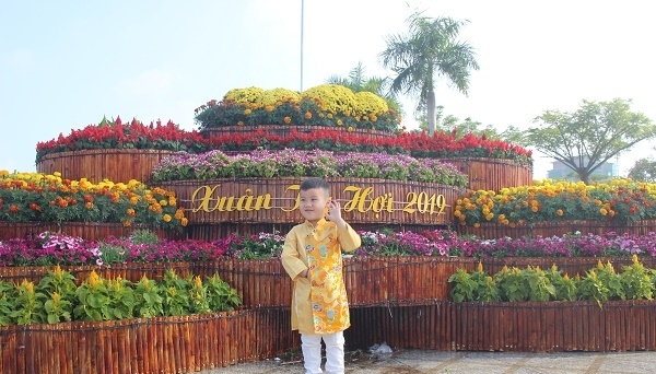Quảng Nam: Du xuân tại quảng trường rực rỡ sắc hoa 