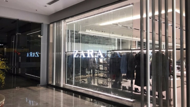 Trước khi bị tố xúc phạm người Việt, Zara nhận “cơn mưa” chỉ trích