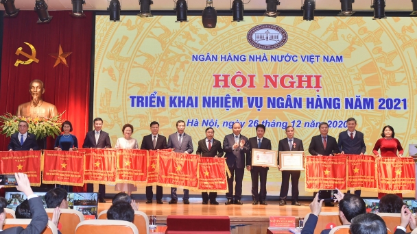 Thủ tướng dự Hội nghị triển khai nhiệm vụ ngân hàng năm 2021