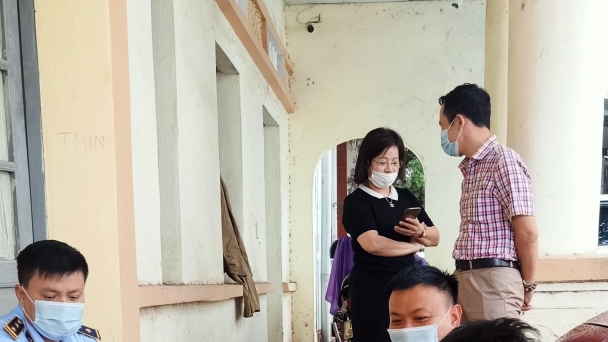 Cục QLTT Lạng Sơn tiêu hủy gần 4.000 điếu thuốc lá điện tử