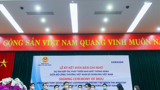 Lễ ký kết Biên bản ghi nhớ hợp tác phát triển Nhà máy thông minh