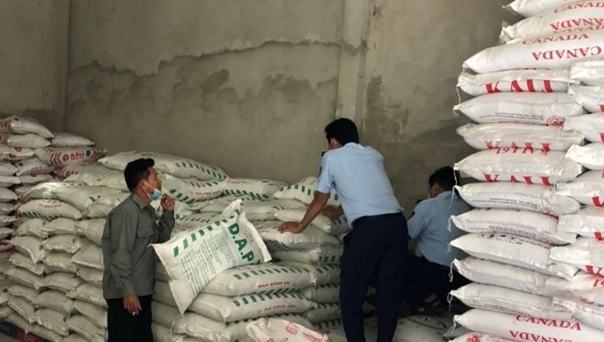 Truy cứu trách nhiệm hình sự vụ buôn bán phân bón giả tại Kiên Giang