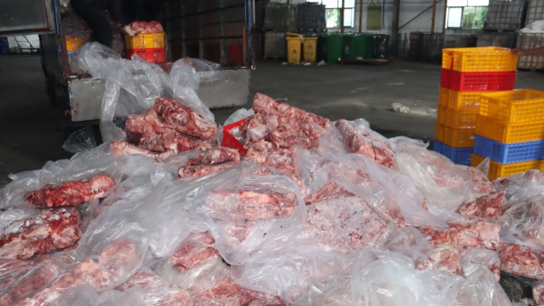 Thịt lợn bẩn 'hoành hành', đầu độc người tiêu dùng
