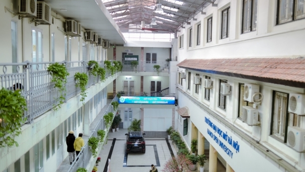 Trường đại học rộng tới 55.000m2, 10 cơ sở ‘rải khắp’ thủ đô, nhiều sinh viên không cần tới giảng đường vẫn tốt nghiệp được