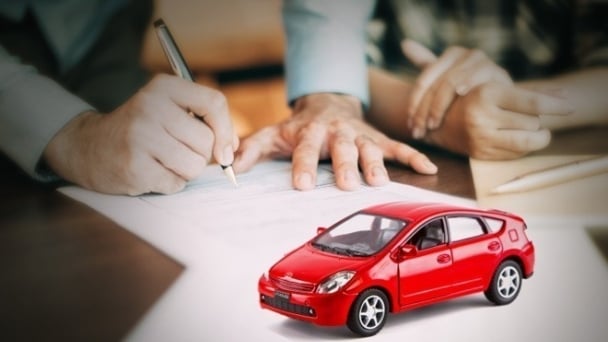 Người mua ô tô trả góp cần làm gì khi bị ép mua bảo hiểm?