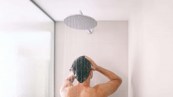 Người đàn ông 57 tuổi bị nhồi máu não khi đang tắm, bác sĩ nhắc nhở: BỎ NGAY 4 thói quen khi tắm càng sớm càng tốt nếu không hậu quả sẽ vô cùng tai hại