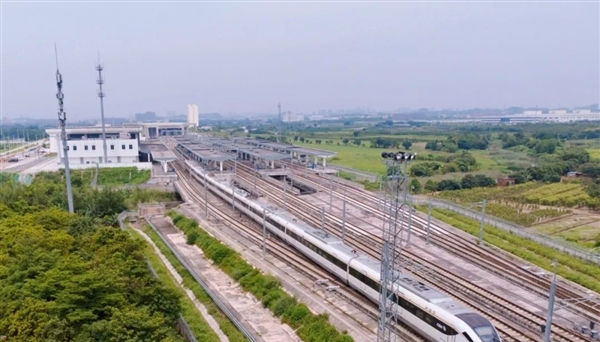 Láng giềng Việt Nam chính thức đưa vào khai thác ‘tàu điện ngầm’ tốc độ 200km/h, xuyên qua 5 thành phố chỉ trong 1 ngày