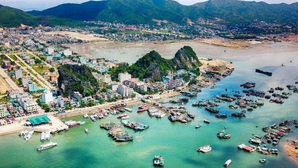 Huyện đảo sở hữu sân bay tư nhân đầu tiên của Việt Nam nỗ lực trở thành thành phố thứ 7 chỉ trong 6 năm