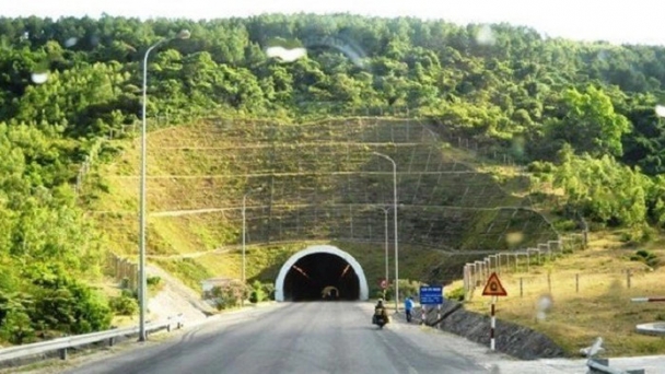 Hầm đường bộ xuyên núi nức tiếng miền Trung sắp có thêm ‘người anh em song sinh’ cho xe chạy 80km/h: Nằm trong 'đại dự án' 2.000 tỷ mở rộng cầu, hầm trên QL1