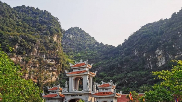 Chốn bồng lai ẩn mình giữa núi đá vôi, là nơi cầu duyên linh thiêng bậc nhất Việt Nam