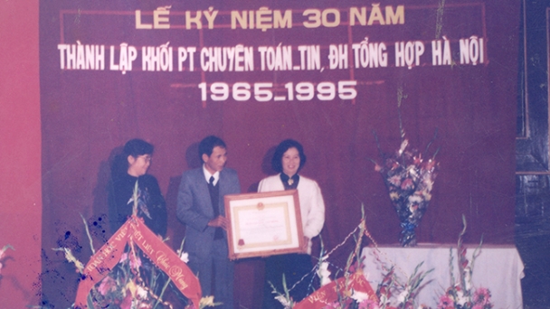 Lớp chuyên đầu tiên ở Việt Nam do cố Thủ tướng Phạm Văn Đồng ra quyết định thành lập, đào tạo 'thần đồng' Toán học đầu tiên giành Huy chương Vàng Olympic Toán quốc tế