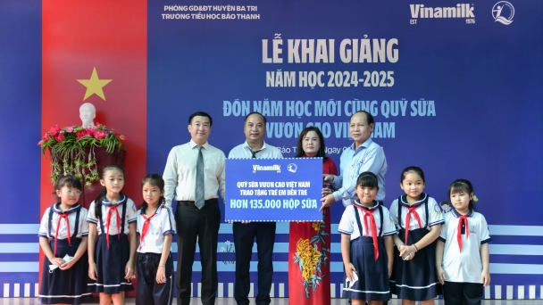 Ngày khai giảng đặc biệt từ VINAMILK & Quỹ Sữa Vươn Cao Việt Nam dành cho các em học sinh khó khăn