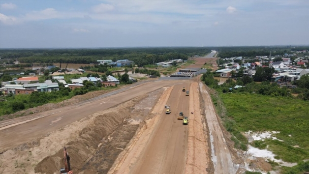 Phấn đấu hoàn thành 3.000 km đường bộ cao tốc vào cuối năm 2025