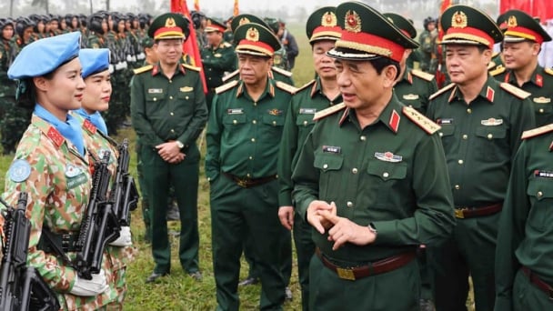 Đại tướng Phan Văn Giang kiểm tra, động viên các lực lượng tham gia diễu binh, diễu hành