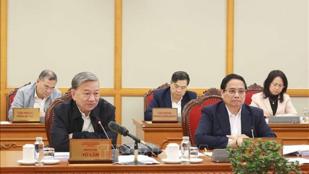 Phát triển khoa học, công nghệ, đổi mới sáng tạo và chuyển đổi số là lựa chọn bắt buộc