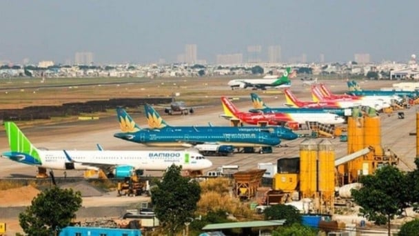 Chưa đến 30/4 - 1/5, giá vé máy bay đã cao ngất ngưởng
