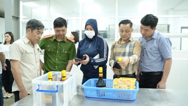 Tây Hồ, Hà Nội: Kiểm tra đột xuất, phát hiện nhiều vi phạm an toàn thực phẩm