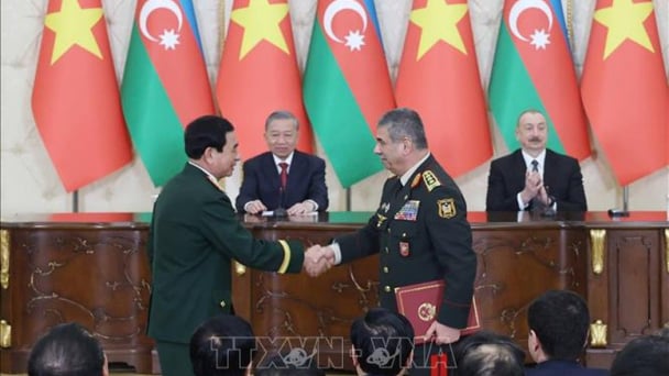 Tổng Bí thư Tô Lâm chứng kiến trao các văn kiện hợp tác Việt Nam-Azerbaijan và phát biểu với báo chí
