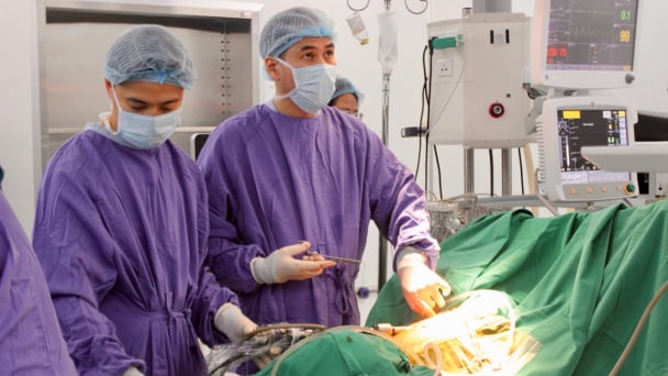 “Bàn tay vàng” hai thập kỷ chinh phục kỹ thuật phẫu thuật nội soi phức tạp gia nhập Vinmec Hạ Long