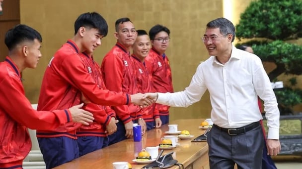 Thủ tướng Lê Minh Hưng gặp mặt, chúc mừng tuyển bóng đá U17 Việt Nam