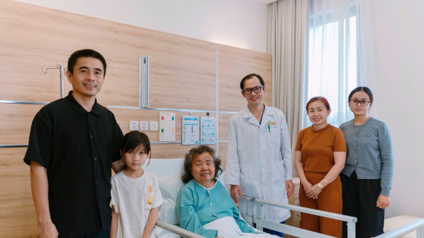 Lựa chọn Việt Nam mổ u não, bệnh nhân Campuchia phục hồi khả năng vận động và giao tiếp chỉ sau 6 ngày
