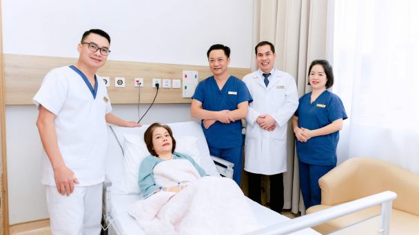 Vinmec Hạ Long cứu nữ bệnh nhân 45 tuổi thoát nguy cơ thủng đại tràng do polyp tái phát phức tạp