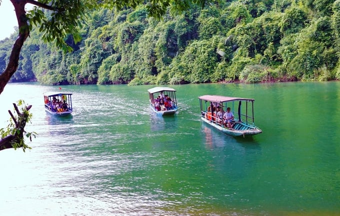 Phát triển du lịch hồ Ba Bể gồm vùng hạt nhân và 4 không gian chức năng