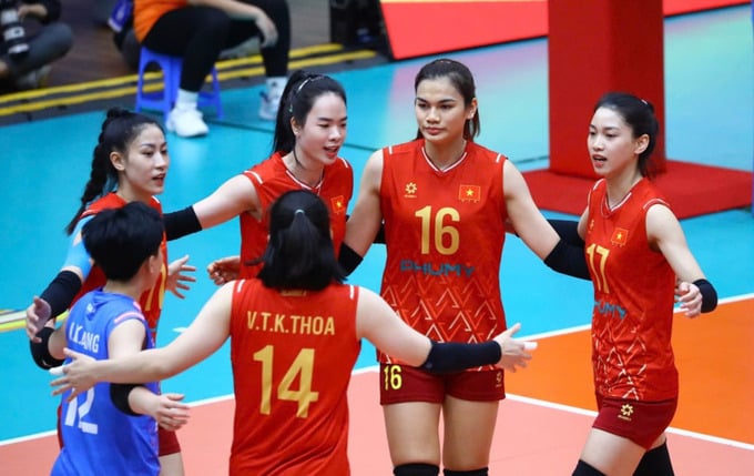 Thắng áp đảo U21, đội tuyển bóng chuyền nữ Việt Nam vào bán kết VTV Cup 2025