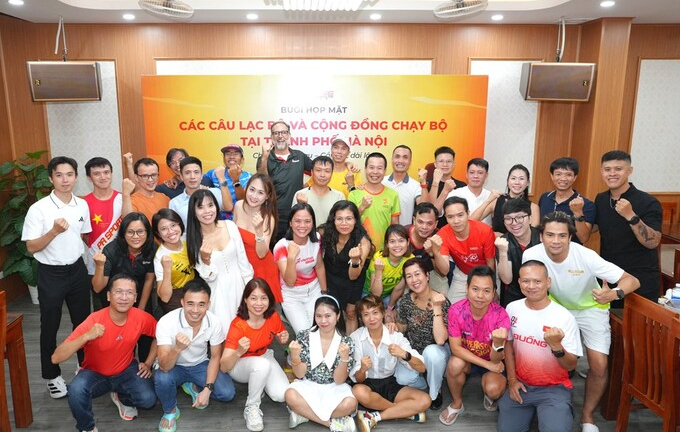 Lan tỏa tinh thần vượt trội qua gặp gỡ cộng đồng chạy bộ miền Bắc