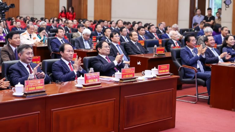 TỔNG THUẬT: Công bố nghị quyết, quyết định sáp nhập đơn vị hành chính, chỉ định nhân sự trên cả nước