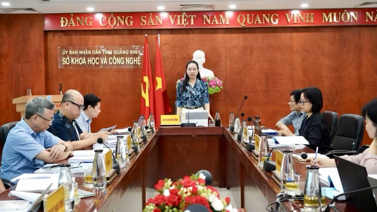 Họp Hội đồng tư vấn tuyển chọn thực hiện nhiệm vụ KH&CN cấp tỉnh “Nghiên cứu phát triển một số sản phẩm quà lưu niệm văn hóa đặc trưng của tỉnh Quảng Ninh”