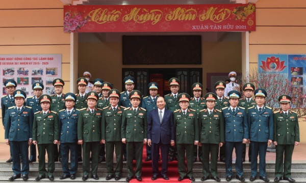 Thủ tướng Nguyễn Xuân Phúc thăm và chúc tết Sư đoàn phòng không 361