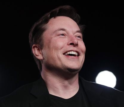 Elon Musk “trả lại” ngôi vị giàu nhất thế giới cho ông chủ Amazon