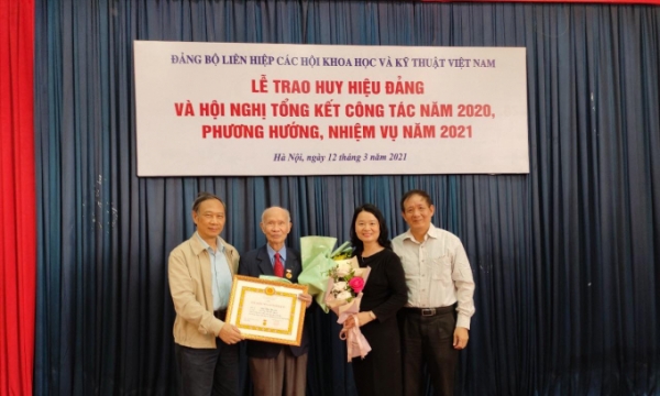 Lễ trao Huy hiệu Đảng và Hội nghị tổng kết công tác năm 2020 của Đảng ủy Liên hiệp Hội Việt Nam