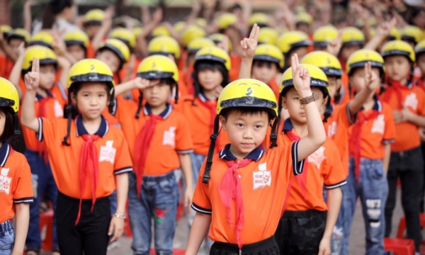 Trao tặng hơn 400 mũ bảo hiểm đạt chuẩn cho trẻ em Vĩnh Phúc
