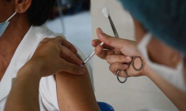 Thủ tướng Chính phủ ký ban hành Nghị quyết về việc mua vaccine Covid-19