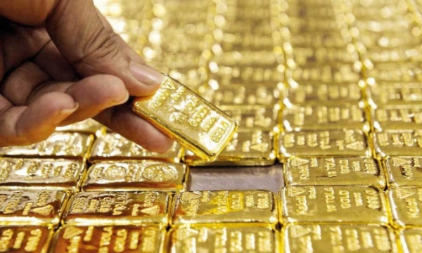 Các quỹ bán tháo, giá vàng vẫn được “cứu” nhờ vàng vật chất