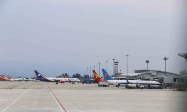Vietnam Airlines đề xuất tăng giá trần, áp giá sàn vé máy bay: Bộ Tài chính nói gì?