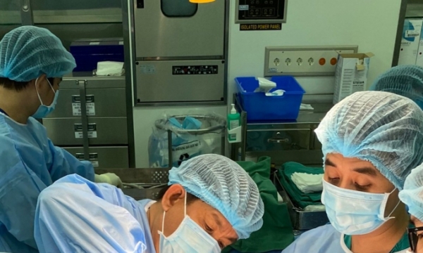 Lần đầu tiên phẫu thuật thay khớp gối thì đầu trên bệnh nhân bị thoái hóa khớp gối