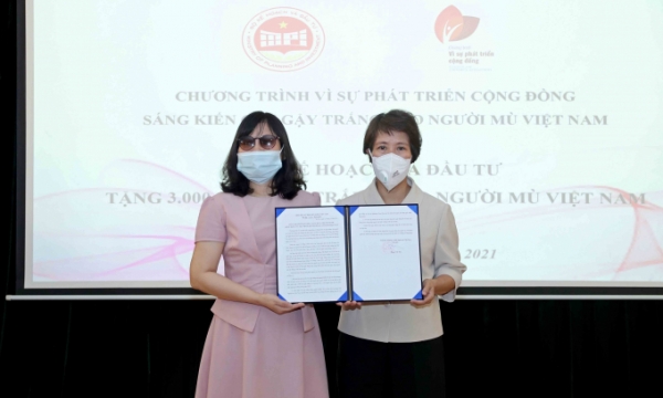 Thêm 3.000 cây gậy trắng được trao tới Hội người mù Việt Nam