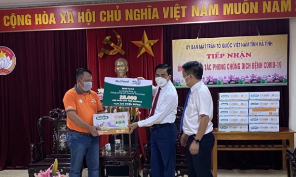 Qũy Phát triển Tài năng Việt tiếp năng lượng cho lực lượng chống dịch Hà Tĩnh