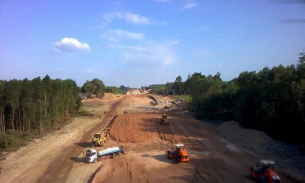 Đồng Nai: Ưu tiên gỡ vướng nguồn đất phục vụ dự án cao tốc Phan Thiết - Dầu Giây