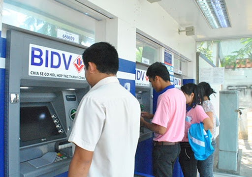 Giảm phí giao dịch trên ATM, POS, chuyển khoản liên ngân hàng