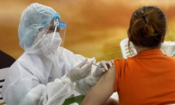 Nhiều tỉnh, thành bắt đầu áp dụng thẻ xanh vaccine