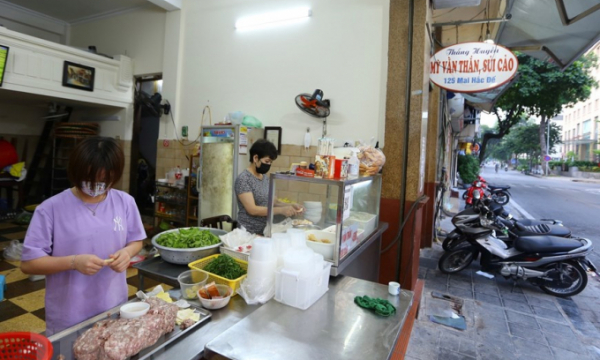Các hàng quán ở Hà Nội bắt đầu mở lại từ sau 6h ngày 21/9