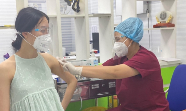 Bộ Y tế đề nghị khẩn trương tiêm vaccine Covid-19 cho phụ nữ mang thai
