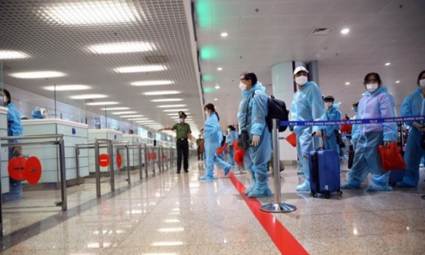 Hà Nội bỏ quy định cách ly tập trung đối với khách hàng bay từ TP HCM
