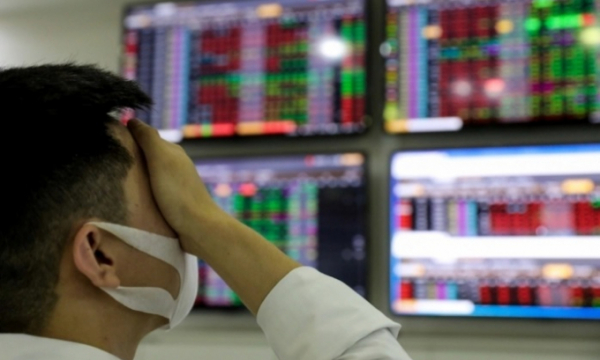 Thị trường chứng khoán lập kỷ lục trong ngày VN-Index giảm điểm