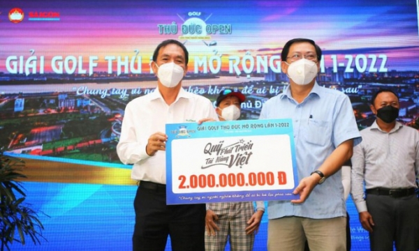 Quỹ Phát triển Tài năng Việt của Ông Bầu ủng hộ 2 tỷ đồng cho Quỹ Vì Người Nghèo TP.Thủ Đức